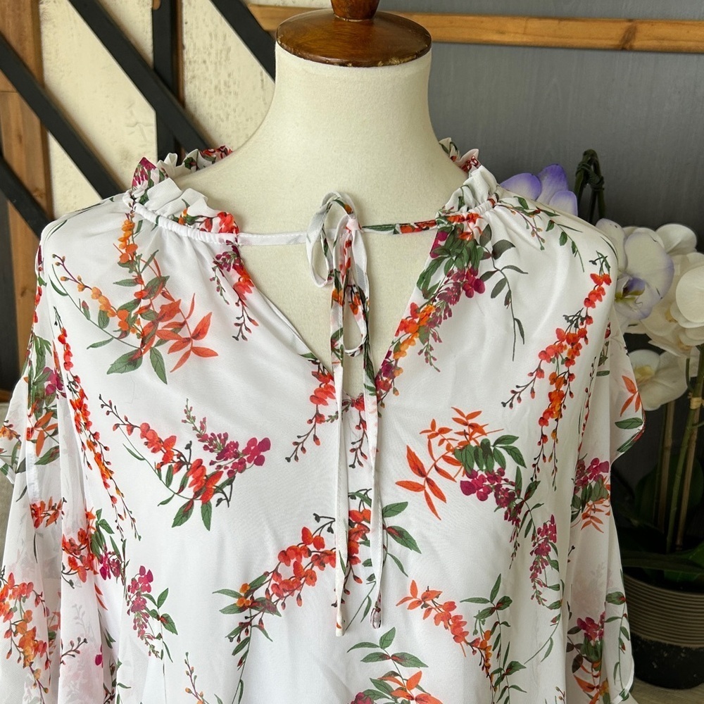 Worthington Floral Blouse - White with Red and Green size large - Picture 2 of 8